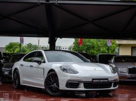 Porsche Panamera 4S