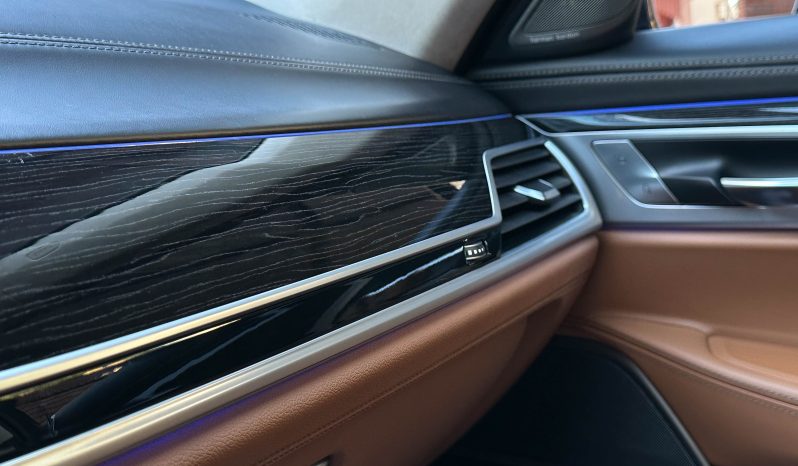 
								BMW  750i xDrive full									