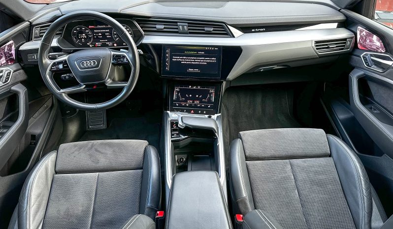
								Audi e-tron 55 quattro S line full									