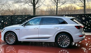 
									Audi e-tron 55 quattro S line full								