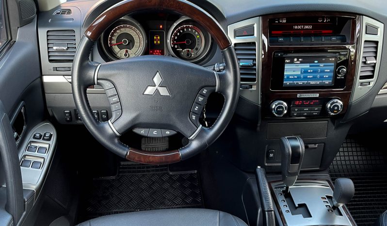 
								Mitsubishi Pajero full									
