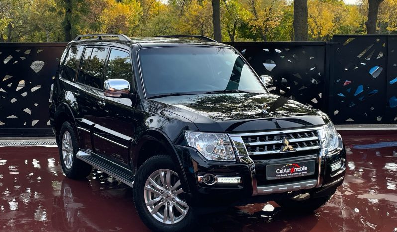 
								Mitsubishi Pajero full									
