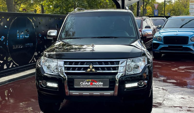 
								Mitsubishi Pajero full									