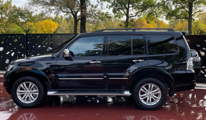 
								Mitsubishi Pajero full									