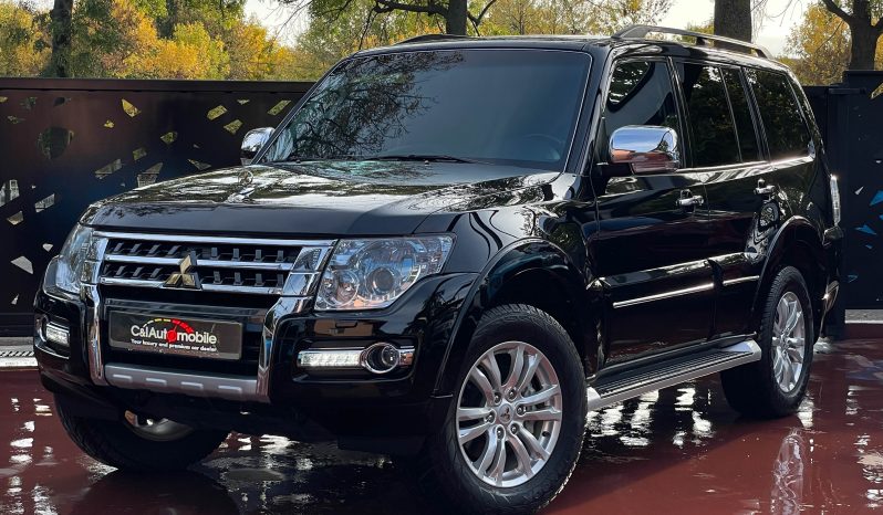 
								Mitsubishi Pajero full									