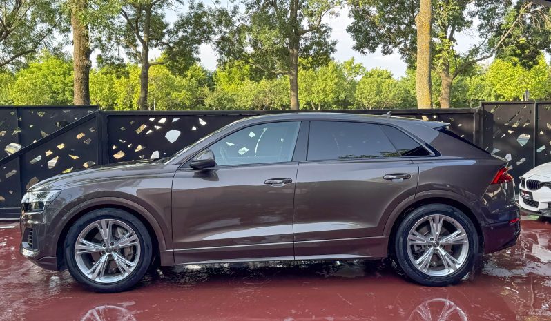 
								Audi Q8 3.0 50 TDI full									