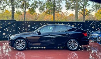 
									BMW 320i xDrive GT full								